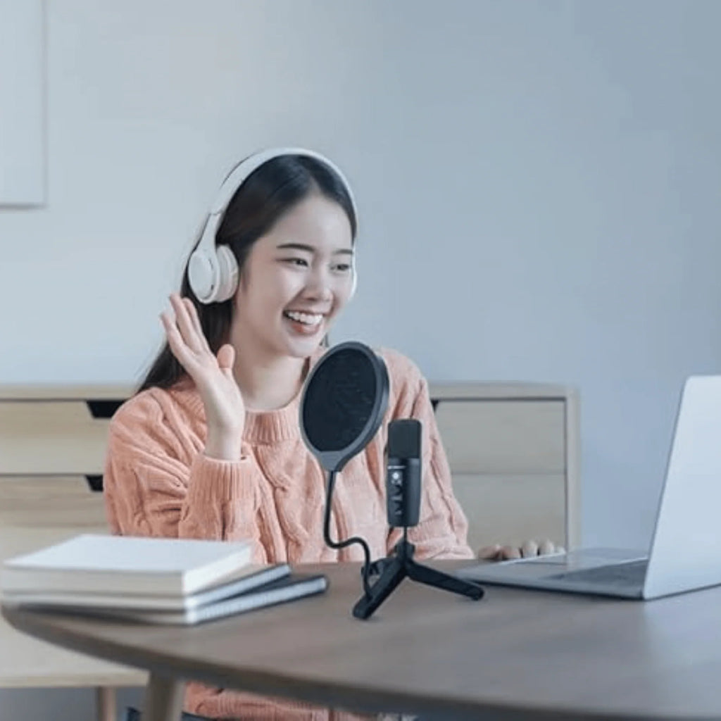 Emerson Professional USB Condenser Microphone for Gaming and Streaming with LED Illumination